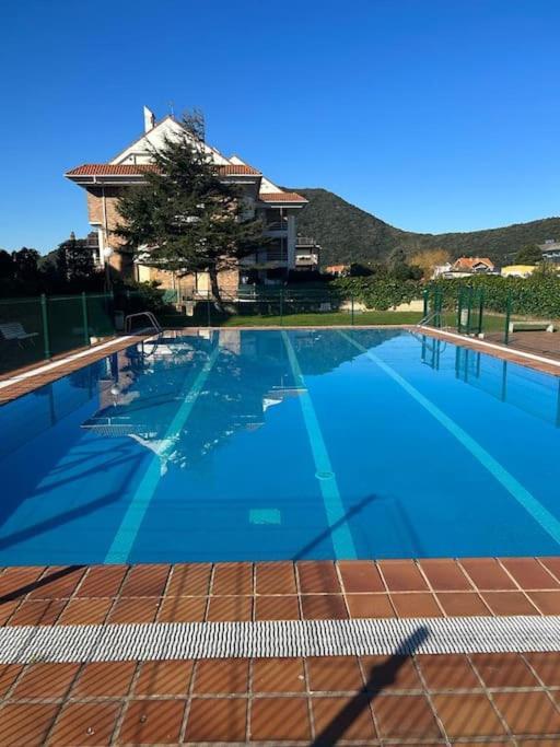 Playa De Berria -Apartamento Con Piscina Y Vistas Al Mar Сантонья Экстерьер фото
