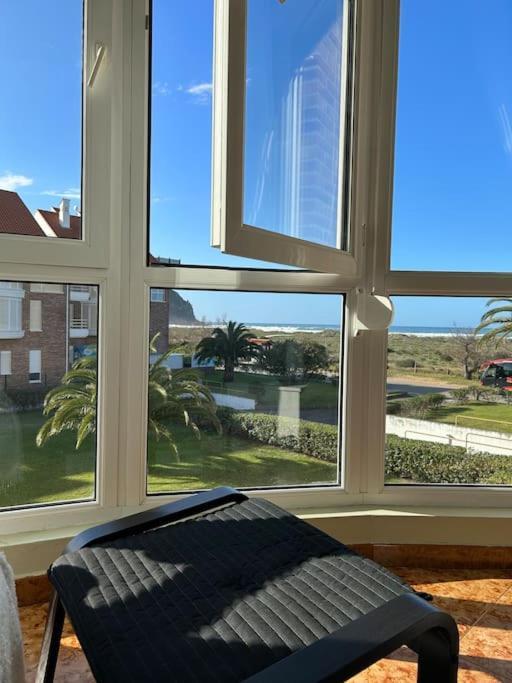 Playa De Berria -Apartamento Con Piscina Y Vistas Al Mar Сантонья Экстерьер фото
