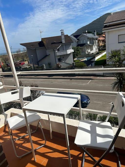 Playa De Berria -Apartamento Con Piscina Y Vistas Al Mar Сантонья Экстерьер фото