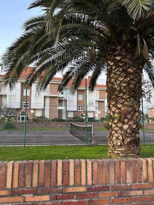 Playa De Berria -Apartamento Con Piscina Y Vistas Al Mar Сантонья Экстерьер фото